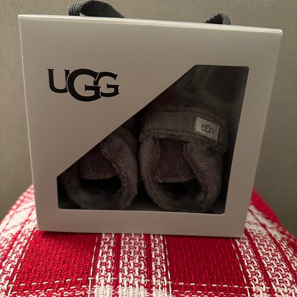 New never worn new in box baby Uggs